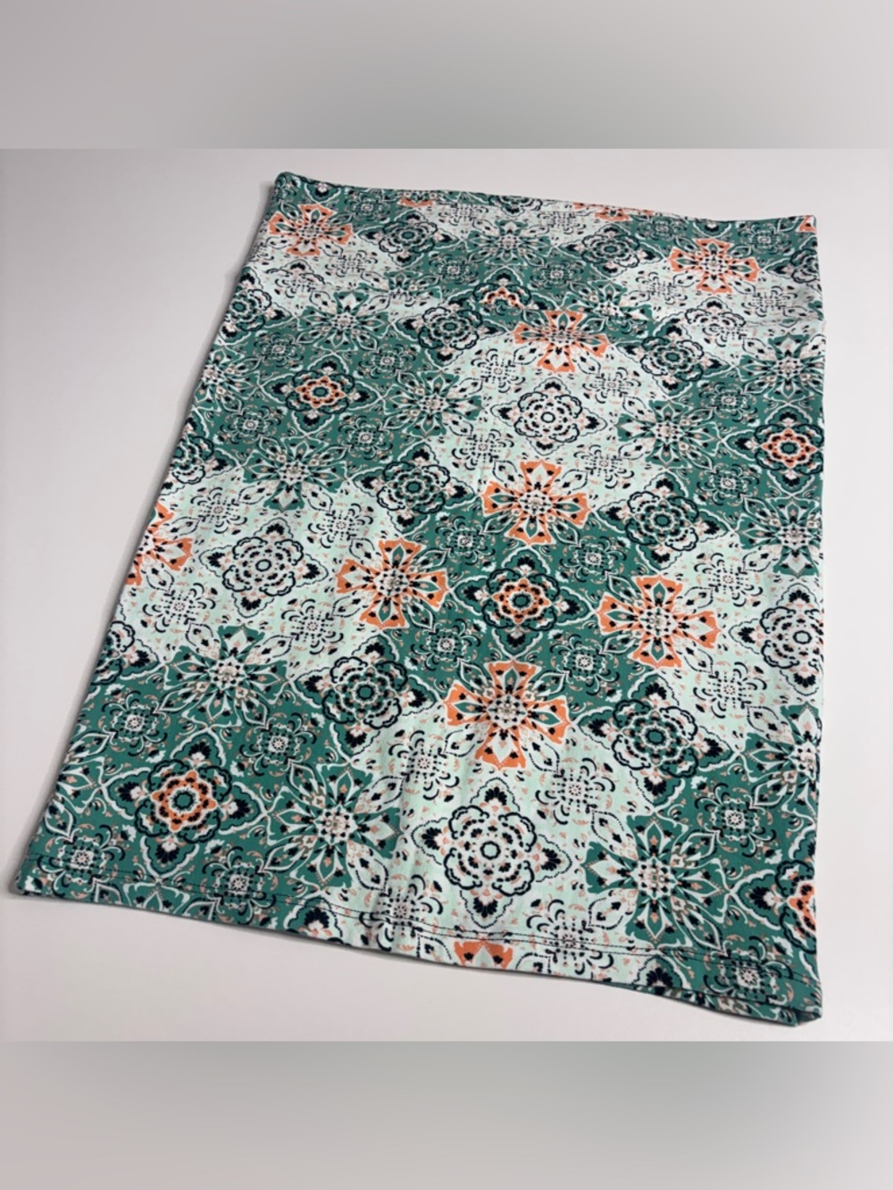 Torrid NWOT Boho Medallion Bodycon Midi Skirt Size 0 Stretch Festival